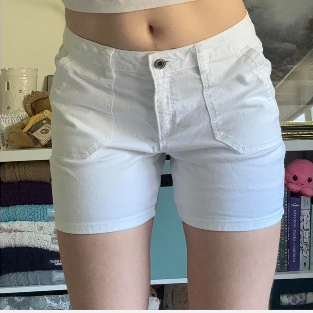 Liz Claiborne White Bermuda Shorts Mid-Thigh